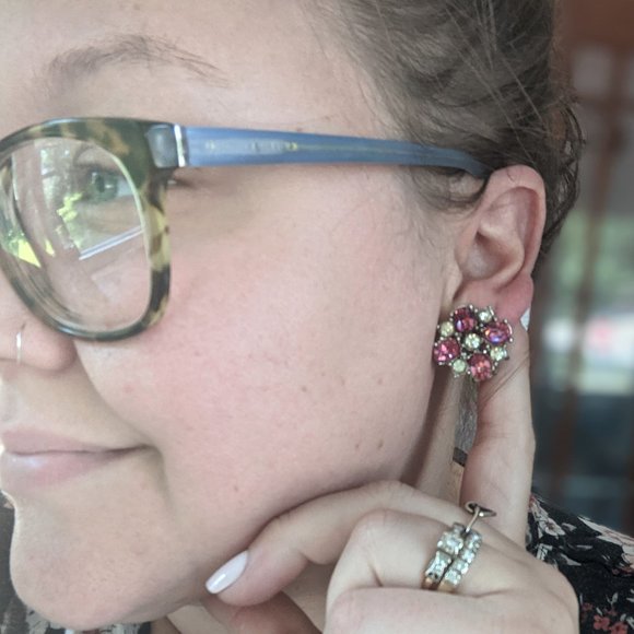 Vintage pretty pink & white rhinestone earrings - Picture 5 of 5